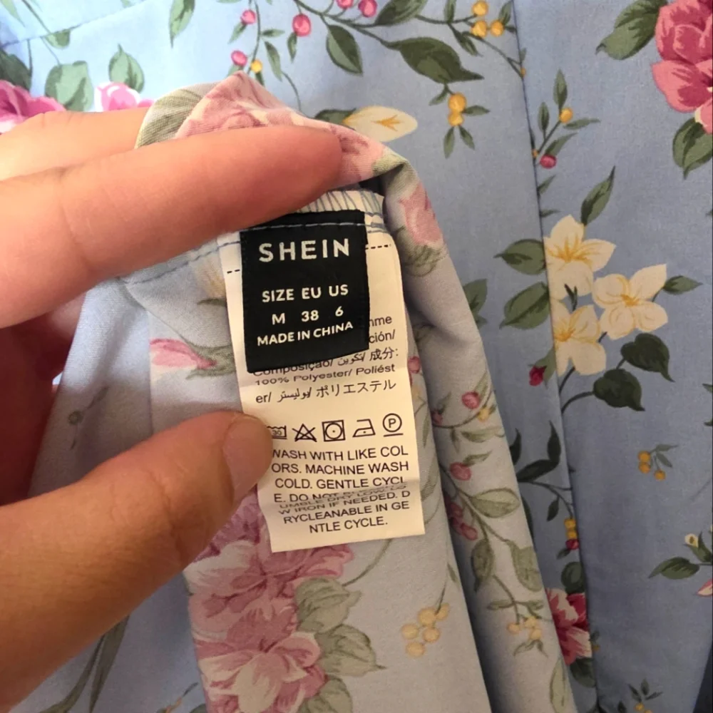 SHEIN Unity Light Blue Floral Midi Dress Puff Sleeve Off Center‎ Slit Sz Medium - Picture 7 of 7